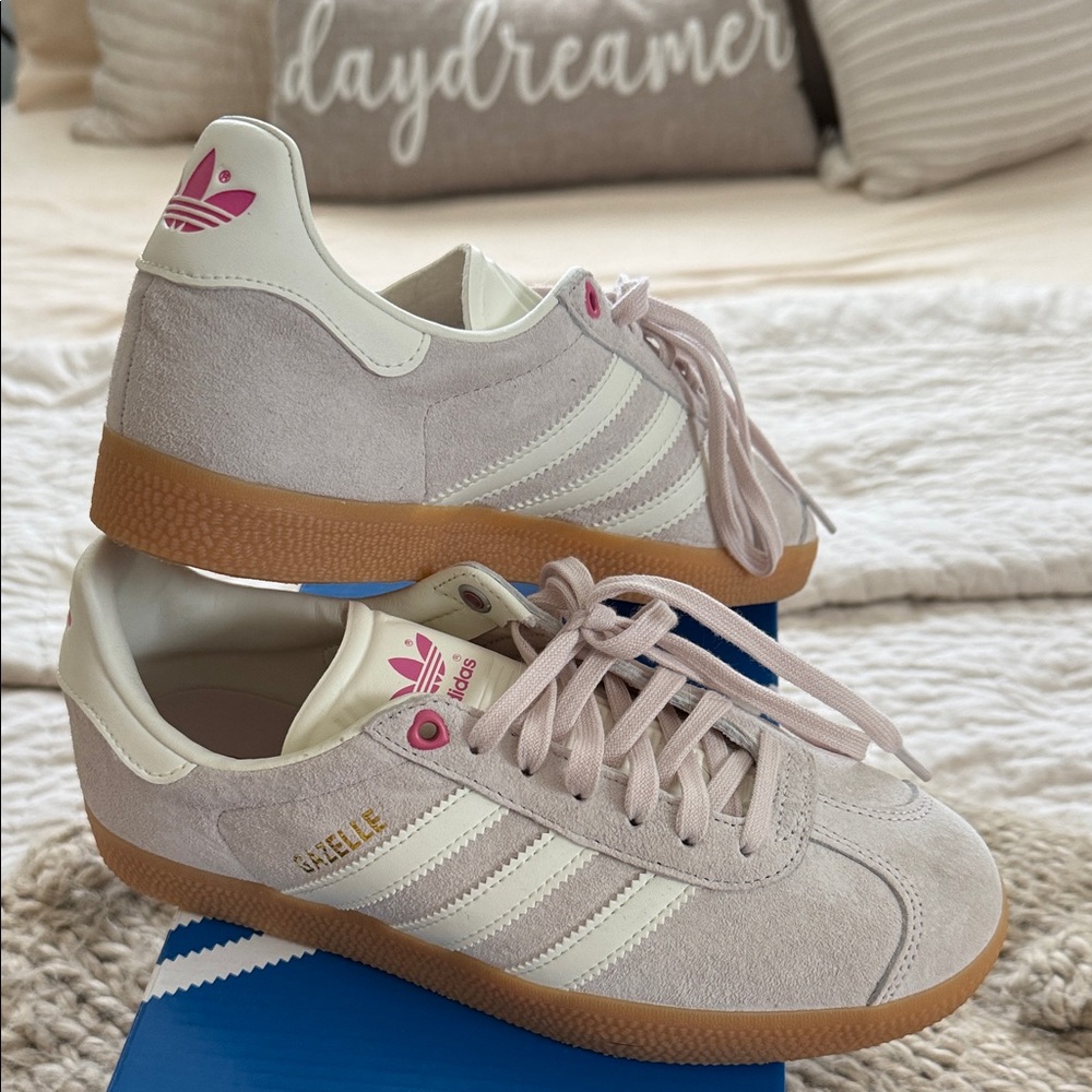 Adidas Women's pale pink  with hot pink hearts Sneakers